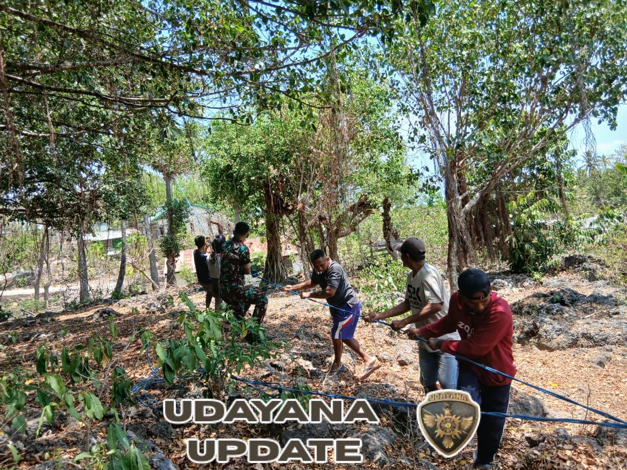 Babinsa Netenaen Ajak Warga Bersihkan Lahan Koperasi Merah Putih