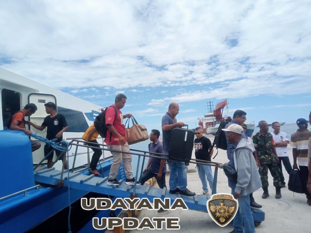 Babinsa Koramil 1627-01/Ba’a Laksanakan Pemantauan Arus Kapal di Pelabuhan Ba’a