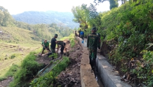 Kodim 1612/Manggarai Dorong Ketahanan Pangan Lewat Pembangunan Irigasi di Desa Pinggang