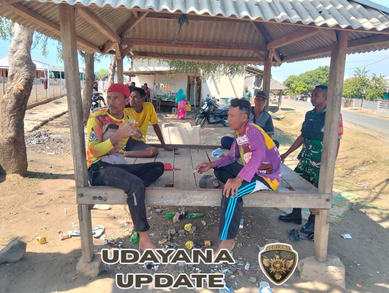 Babinsa Koramil 1628-04/Poto Tano Monitoring Wilayah dan Komsos di Desa Kiantar