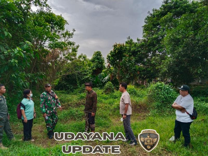 Babinsa Pekutatan Dampingi Pengecekan Lahan untuk Pembangunan Koperasi Desa