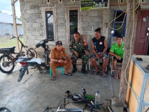 Babinsa Desa Jambu Ajak Warga Bersihkan Lingkungan Jelang Musim Hujan