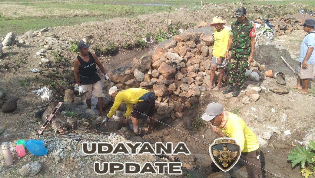Babinsa Cempi Jaya Dampingi Peletakan Batu Pertama Irigasi di Dusun Sigi