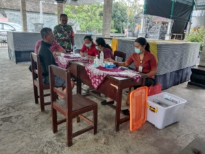 Wujud Kepedulian Teritorial, Babinsa Peninjoan Hadiri dan Dampingi Pelaksanaan Posyandu Balita