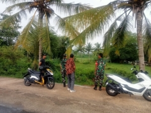 Babinsa Taliwang Dampingi Tim Survei Lahan Pembangunan Koperasi Desa Merah Putih Syariah Manemeng