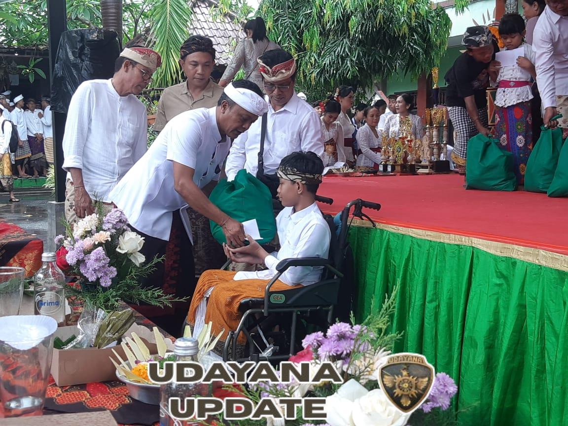 Wujud Kepedulian, Babinsa Dampingi Kegiatan HUT SMPN 3 Sukawati Berjalan Aman dan Meriah