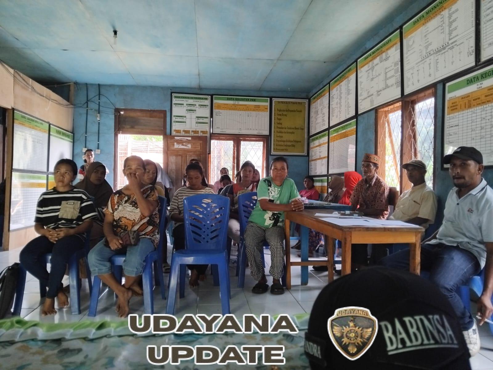 Babinsa Serda Candra Kirana Sam Pastikan Penyaluran BLT di Desa Mbuit Berjalan Aman dan Lancar