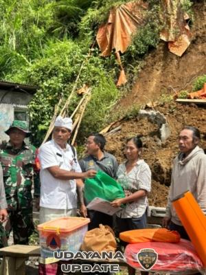 Tanggap Darurat, Babinsa Galungan Bersama Unsur Terkait Cek Lokasi Bencana Longsor di Dajan Pangkung
