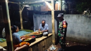 ‎Babinsa Desa Danger Gelar Patroli Malam, Ajak Warga Tingkatkan Kewaspadaan