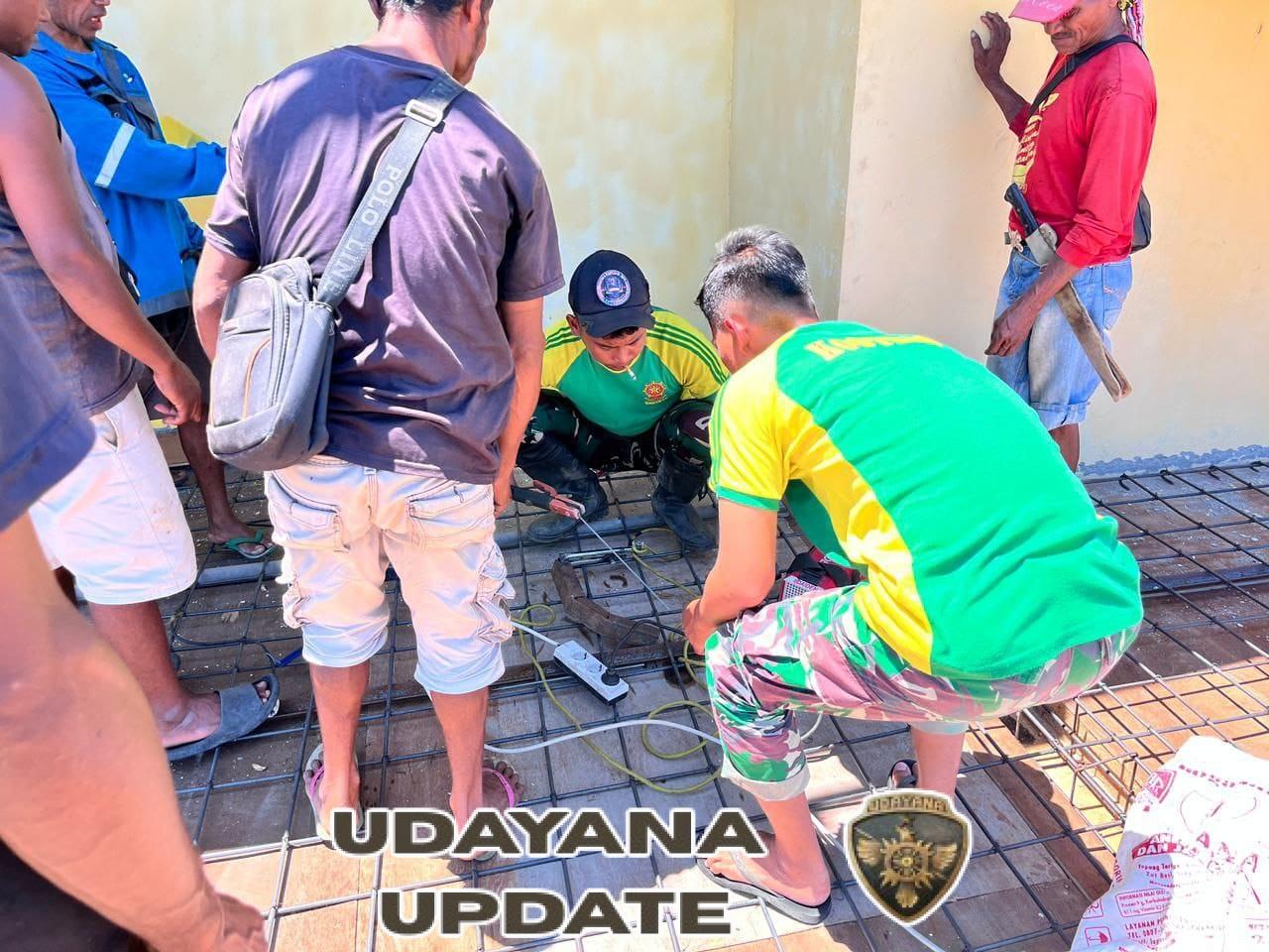 Kebersamaan di Perbatasan, Satgas Pamtas Yonarhanud 2 Kostrad Adakan Gotong Royong di Gereja Kapela Haumeniana.