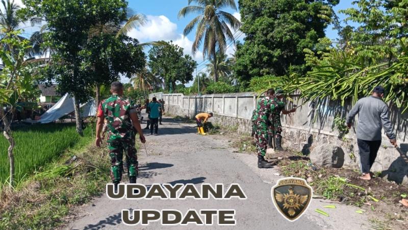 Koramil 1615-11/Aikmel Gelar Karya Bakti Bersihkan Area Pemakaman di Desa Aikmel