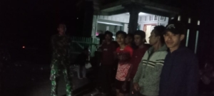 Serma Sulaiman Aktif Ajak Warga Mangge Na’e Cegah Kenakalan Remaja Lewat Ronda Malam