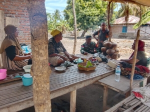 Tingkatkan Hubungan TNI-Rakyat, Babinsa Pantar Sambangi Warga di Desa Pandai
