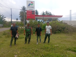 Babinsa Sertu Mashudi Tinjau Lahan Kopdes, Dorong Partisipasi Warga