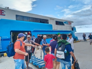 Babinsa Koramil 1627-01/Ba’a Laksanakan Pemantauan Arus Kedatangan Kapal di Pelabuhan Ba’a