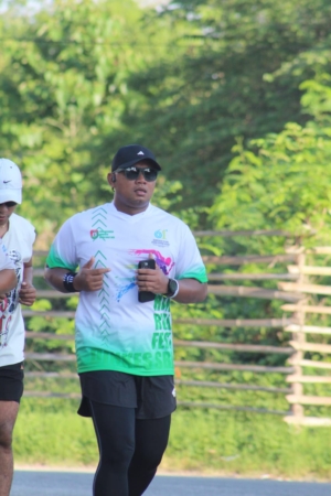 Dandim 1629/SBD Ikut Meriahkan Fun Run 5K Peringatan Hari Kesehatan Nasional ke-61 di Tambolaka