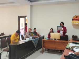 Wujud Kepedulian, Babinsa Hadiri Perpisahan KKN Universitas Ngurah Rai di Desa Kelusa