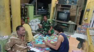 Babinsa Koramil 1628-04/Poto Tano Gelar Patroli Malam Jaga Kamtibmas