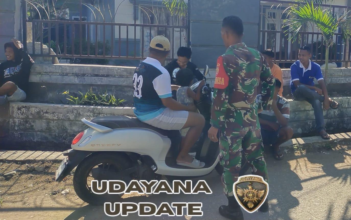 Dekatkan Diri ke Masyarakat, Babinsa kopda Siprianus Juanda mau Ingatkan Warga Tak Mudah Tertipu Online