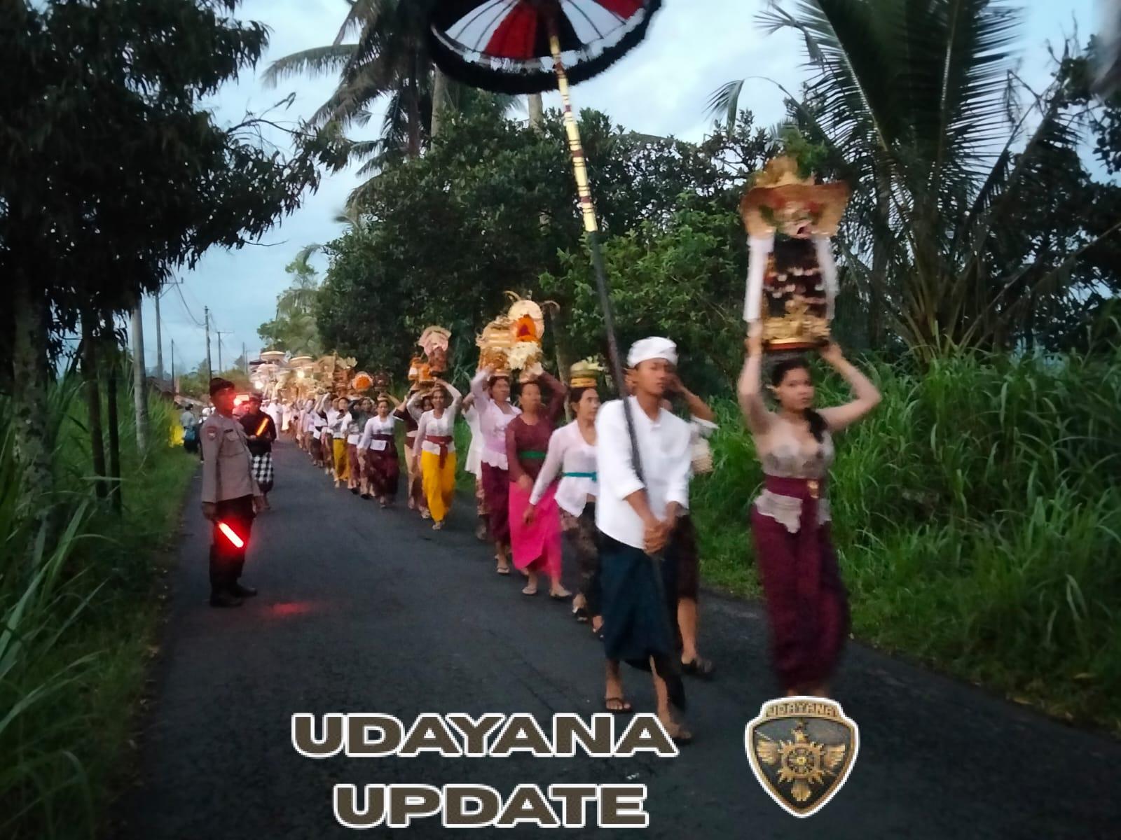 Kehadiran Babinsa Warnai Suasana Sakral Upacara Adat di Desa Petak