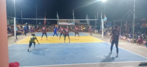 ‎Babinsa Desa Sabedo Wujudkan Kepedulian TNI Melalui Dukungan pada Turnamen Voli Antarwarga