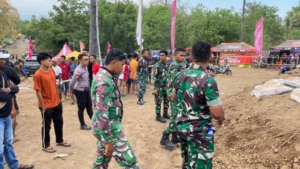 Solid dan Siaga, Personel Kodim 1603/Sikka Amankan Ajang Grasstrack Bupati Sikka Cup 2025