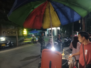 Babinsa Montong Baan Selatan Ajak Warga Aktif Ronda Malam dan Jaga Kebersihan Lingkungan