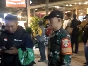 Babinsa Serka Cening Tangkas bersama 110 Petugas Gabungan: Dikerahkan dalam Sidak Ojek Liar di Desa Canggu