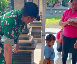 Babinsa Mendoyo Dangin Tukad Aktif Dampingi Posyandu, Wujudkan Generasi Sehat dan Bergizi di Jembrana