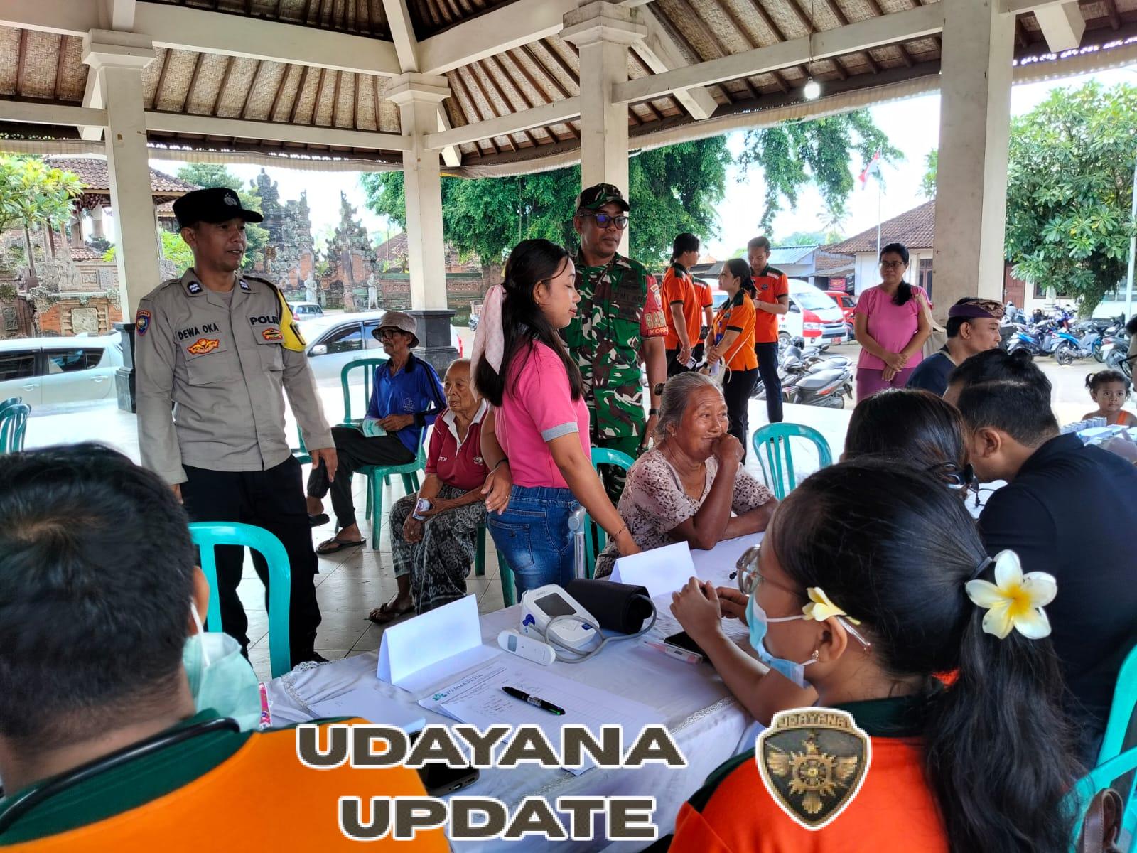 Wujud Kepedulian Babinsa, Dampingi Pemeriksaan Kesehatan Gratis di Desa Sidan