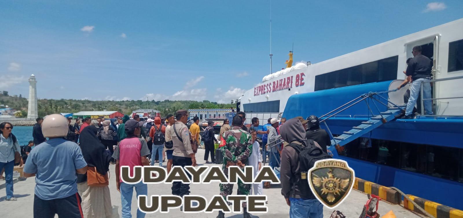 Babinsa Koramil 1627-01/Ba’a Pantau Keamanan Arus Penumpang di Pelabuhan Ba’a