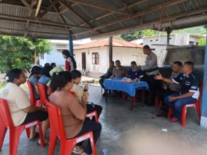 Babinsa Koramil 1602-01/Ende Bagikan Bibit dan Polybag Dukung Ketahanan Pangan Warga Onekore