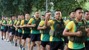 Disiplin dan Ketangguhan, Satgas Pamtas RI-RDTL Asah Fisik dengan Lari Vest Baja