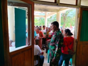 Babinsa Amanatun Utara Kawal Penyaluran Bansos PKH dan BLT Kesra di Kecamatan Boking