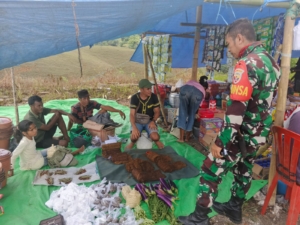 Komsos Babinsa Kodim 1613/Sumba Barat Wujud Kepedulian terhadap Pedagang Pasar