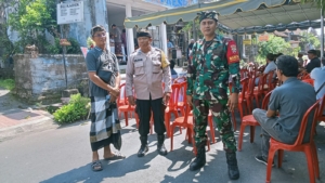 Babinsa Koramil Klungkung Atensi Ceremonial Pembukaan Unit Usaha Milik Adat Di Desa kamasan