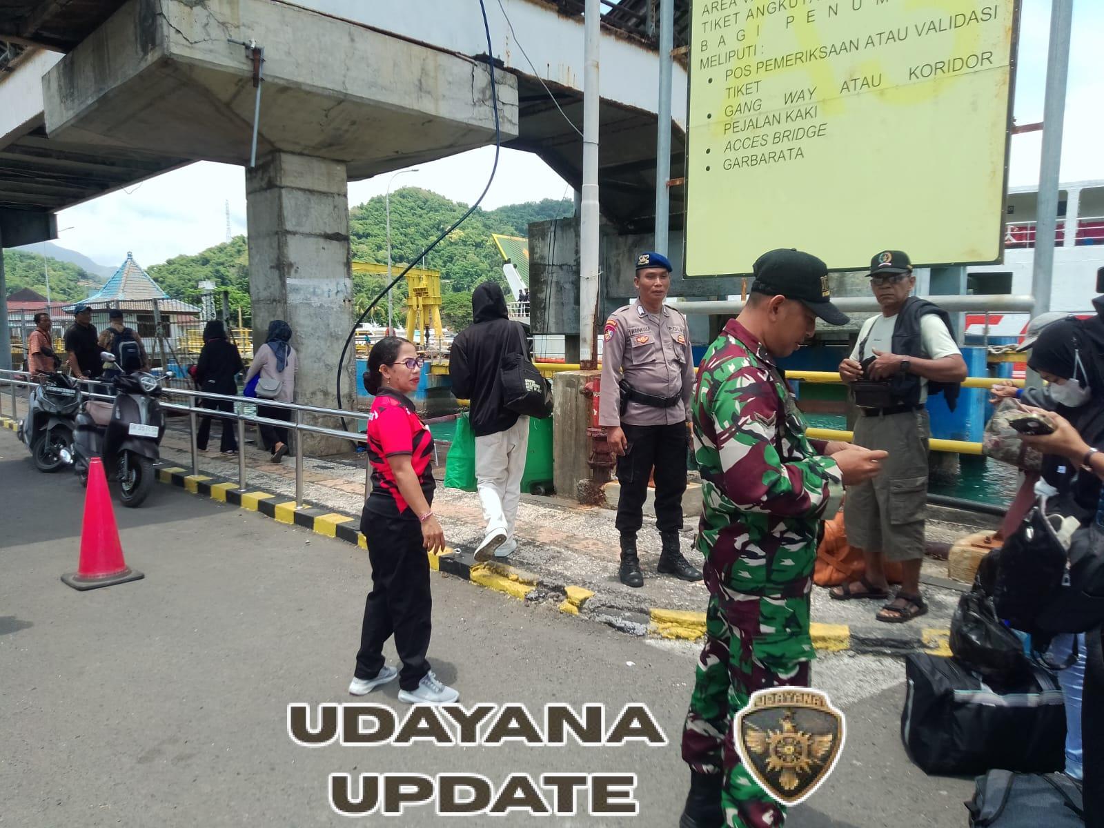 Ciptakan situasi aman dan kondusif, anggota jajaran Kodim 1623/Karangasem bersinergi periksa KTP Penumpang.