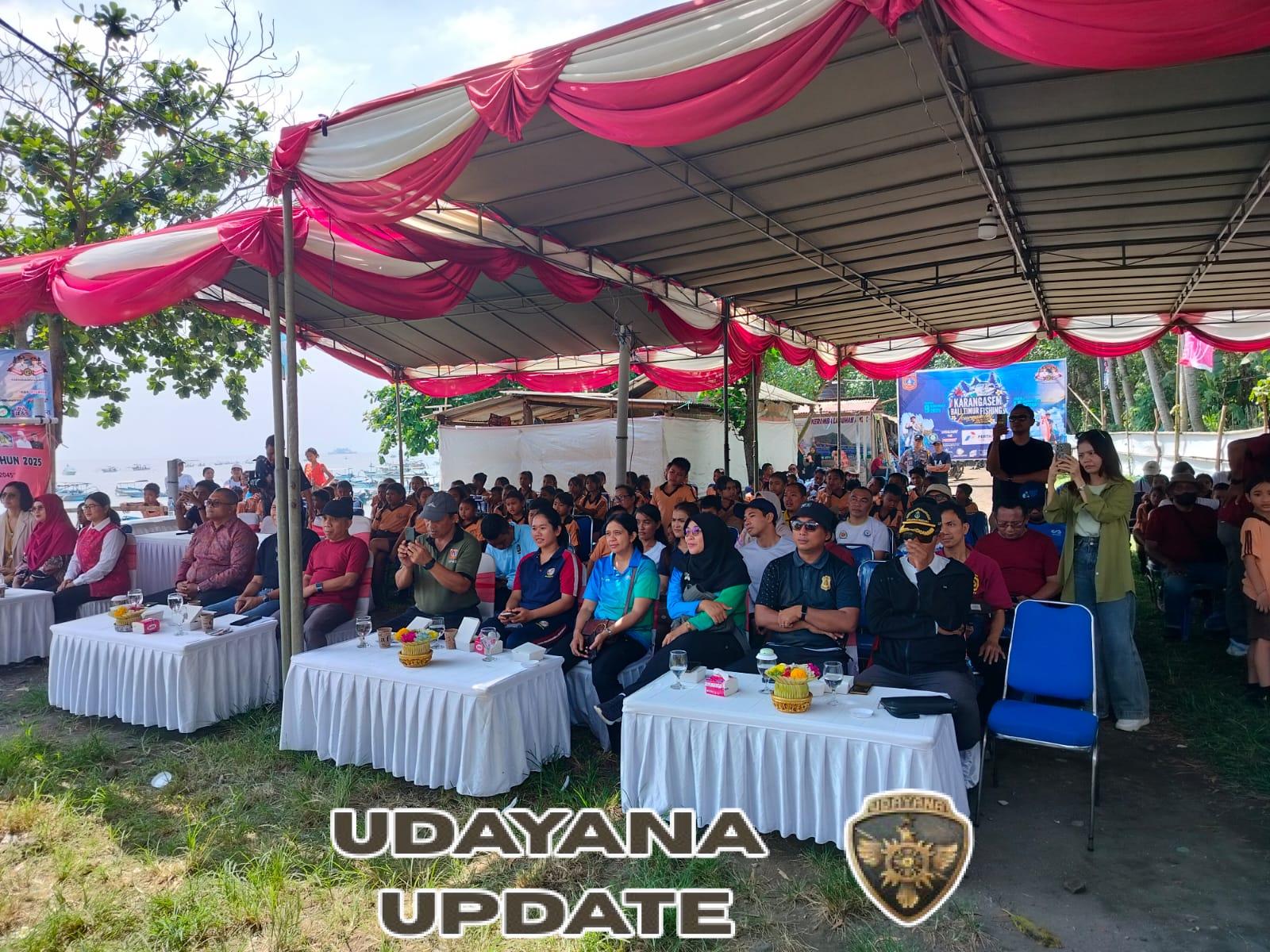 Dukung Kelancaran Kegiatan Babinsa Amankan Kegiatan Peringatan Hari Ikan Nasional ke- 12 di Pantai Labuan Amuk.