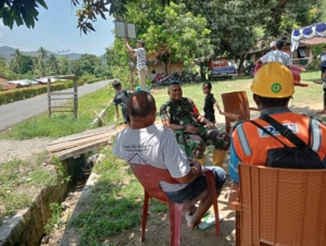 Babinsa Koramil 1602-04/Maurole Gelar Pamwil dan Komsos Bersama Warga Desa Aewora
