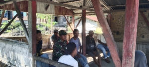 Babinsa Wolowaru Laksanakan Komsos dan Pamwil di Dusun Lelu, Pastikan Keamanan Wilayah