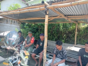 Babinsa Detusoko Laksanakan Komsos dan Pemantauan Wilayah di Desa Sipi Jena