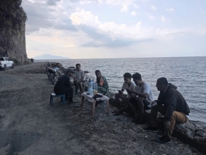 Babinsa Maurole Laksanakan Komsos dan Pamwil di Dusun MauJawa