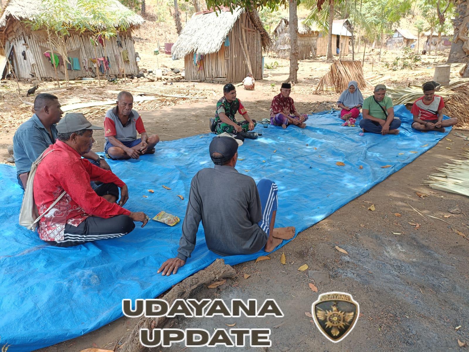 Babinsa Koramil 1624-04/Omesuri Pantau Situasi di Desa Rumang, Tekankan Waspada dan Kerukunan