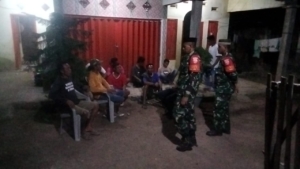 Warga Desa Naru Dihimbau Waspada Kebakaran di Musim Panas oleh Babinsa Koramil Sape