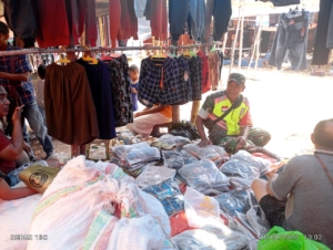 Babinsa Koramil 1602-04/Maurole Laksanakan Komsos dan Pamwil di Desa Rangalaka