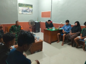 Babinsa Desa Tamekan Mediasi Kesalahpahaman Antar Remaja Dua Desa, Situasi Berakhir Kondusif