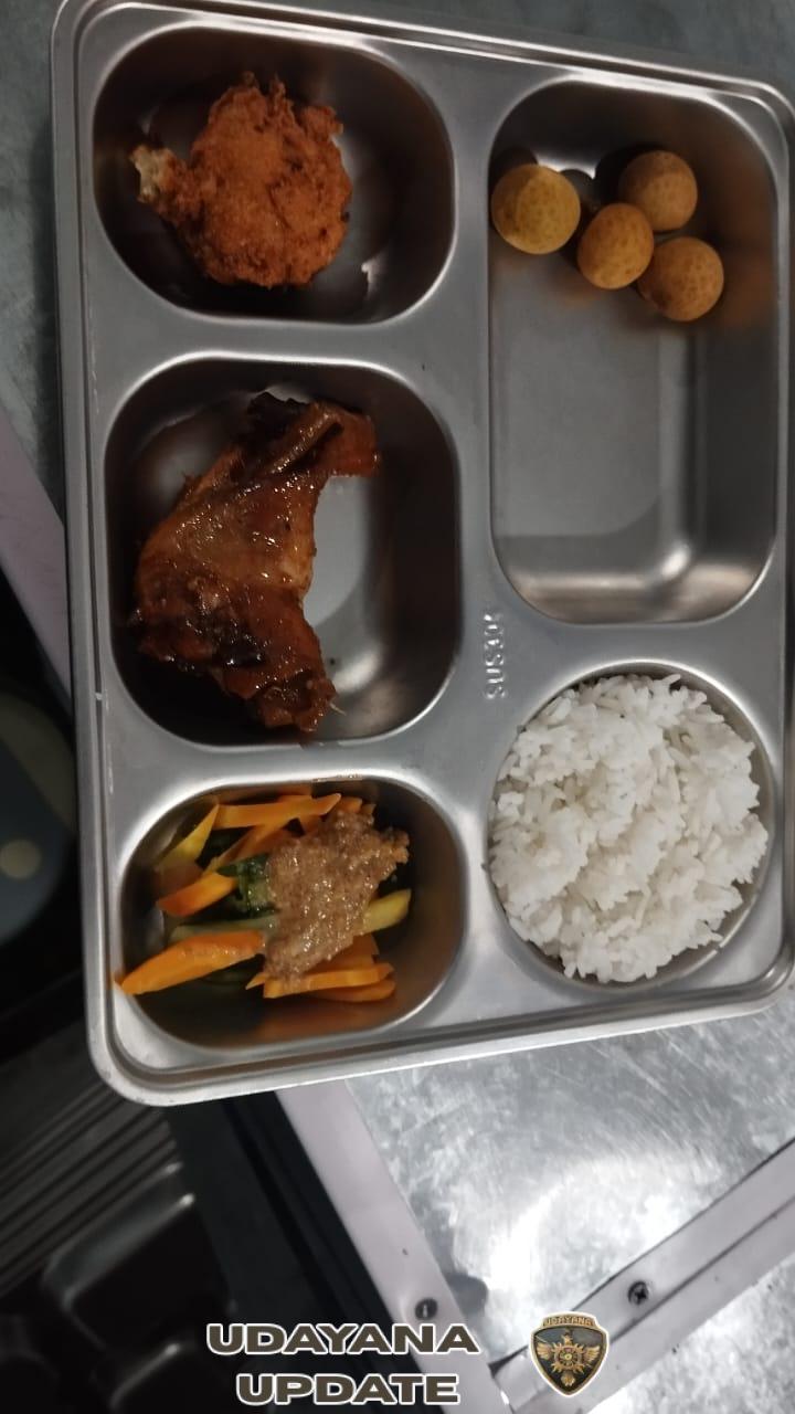 Ribuan Siswa di Rote Timur Nikmati Program Makanan Bergizi, Babinsa Pastikan Kegiatan Berjalan Lancar