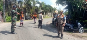 Babinsa Desa Berangbang Amankan Upacara Pitra Yadnya, Wujud Sinergi TNI dengan Masyarakat Adat