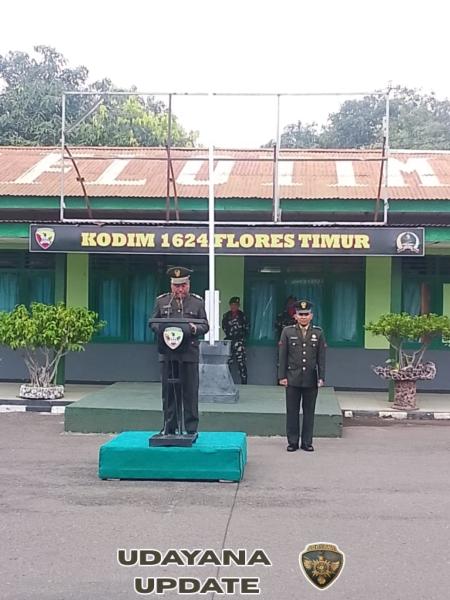 Kodim 1624/Flores Timur Gelar Upacara Hari Pahlawan dengan Khidmat, Danramil 1624-01/Larantuka Pimpin Hari Pahlawan ke-80 Diperingati di Kodim 1624/Flores Timur, Kapten Inf Ahmad Setyadi Bacakan Amanat Upacara Hari Pahlawan di Kodim 1624/Flores Timur Berlangsung Tertib dan Khidmat, Danramil Pimpin Kodim 1624/Flores Timur Peringati Hari Pahlawan, Tekankan Semangat Juang dan Nasionalisme Hari Pahlawan 2025: Kodim 1624/Flores Timur Gelar Upacara Bendera dengan Penuh Khidmat Flotim – Dalam rangka memperingati Hari Pahlawan ke-80 Tahun 2025, Komando Distrik Militer (Kodim) 1624/Flores Timur menggelar upacara bendera yang berlangsung dengan penuh khidmat di lapangan Makodim 1624/Flores Timur, Senin (10/11/2025). Upacara tersebut dipimpin oleh Kapten Inf Ahmad Setyadi, Danramil 1624-01/Larantuka, yang bertindak selaku Inspektur Upacara. Kegiatan diikuti oleh seluruh personel TNI, PNS Kodim 1624/Flores Timur, serta perwakilan anggota dari Koramil jajaran. Turut hadir pula unsur Forkopimda, tokoh masyarakat, tokoh agama, dan pelajar di wilayah Kabupaten Flores Timur. Dalam amanatnya, Kapten Inf Ahmad Setyadi menegaskan bahwa peringatan Hari Pahlawan bukan sekadar seremonial, melainkan momentum untuk menumbuhkan kembali semangat juang, nasionalisme, dan pengabdian kepada bangsa dan negara. “Kita tidak lagi berjuang dengan senjata seperti para pahlawan dahulu, tetapi semangat juang mereka harus hidup dalam diri kita melalui kerja nyata, kedisiplinan, dan pengabdian yang tulus untuk masyarakat,” ujar Kapten Ahmad Setyadi. Beliau juga mengajak seluruh prajurit dan masyarakat untuk memperkuat rasa persatuan, meneladani nilai-nilai perjuangan, serta menjaga keamanan dan ketertiban di wilayah Flores Timur demi terciptanya pembangunan yang berkelanjutan. ( Pendim 1624 )Kodim 1624/Flores Timur Gelar Upacara Hari Pahlawan dengan Khidmat, Danramil 1624-01/Larantuka Pimpin Hari Pahlawan ke-80 Diperingati di Kodim 1624/Flores Timur, Kapten Inf Ahmad Setyadi Bacakan Amanat Upacara Hari Pahlawan di Kodim 1624/Flores Timur Berlangsung Tertib dan Khidmat, Danramil Pimpin Kodim 1624/Flores Timur Peringati Hari Pahlawan, Tekankan Semangat Juang dan Nasionalisme Hari Pahlawan 2025: Kodim 1624/Flores Timur Gelar Upacara Bendera dengan Penuh Khidmat Flotim – Dalam rangka memperingati Hari Pahlawan ke-80 Tahun 2025, Komando Distrik Militer (Kodim) 1624/Flores Timur menggelar upacara bendera yang berlangsung dengan penuh khidmat di lapangan Makodim 1624/Flores Timur, Senin (10/11/2025). Upacara tersebut dipimpin oleh Kapten Inf Ahmad Setyadi, Danramil 1624-01/Larantuka, yang bertindak selaku Inspektur Upacara. Kegiatan diikuti oleh seluruh personel TNI, PNS Kodim 1624/Flores Timur, serta perwakilan anggota dari Koramil jajaran. Turut hadir pula unsur Forkopimda, tokoh masyarakat, tokoh agama, dan pelajar di wilayah Kabupaten Flores Timur. Dalam amanatnya, Kapten Inf Ahmad Setyadi menegaskan bahwa peringatan Hari Pahlawan bukan sekadar seremonial, melainkan momentum untuk menumbuhkan kembali semangat juang, nasionalisme, dan pengabdian kepada bangsa dan negara. “Kita tidak lagi berjuang dengan senjata seperti para pahlawan dahulu, tetapi semangat juang mereka harus hidup dalam diri kita melalui kerja nyata, kedisiplinan, dan pengabdian yang tulus untuk masyarakat,” ujar Kapten Ahmad Setyadi. Beliau juga mengajak seluruh prajurit dan masyarakat untuk memperkuat rasa persatuan, meneladani nilai-nilai perjuangan, serta menjaga keamanan dan ketertiban di wilayah Flores Timur demi terciptanya pembangunan yang berkelanjutan. ( Pendim 1624 )