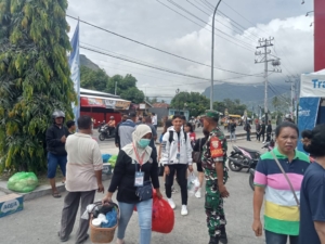 Babinsa Ende Tingkatkan Keamanan dan Kedekatan dengan Warga Lewat Komsos & Pamwil